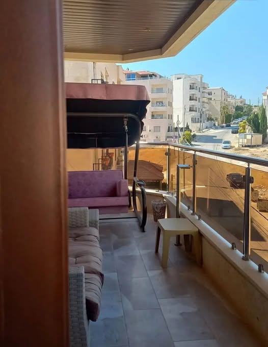 شقة مع روف للبيع في البنيات – دخل إيجاري ممتاز