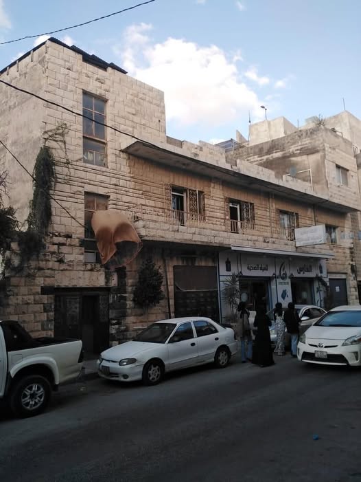 بيت تجاري للبيع في إربد البارحة - فرصة استثمارية