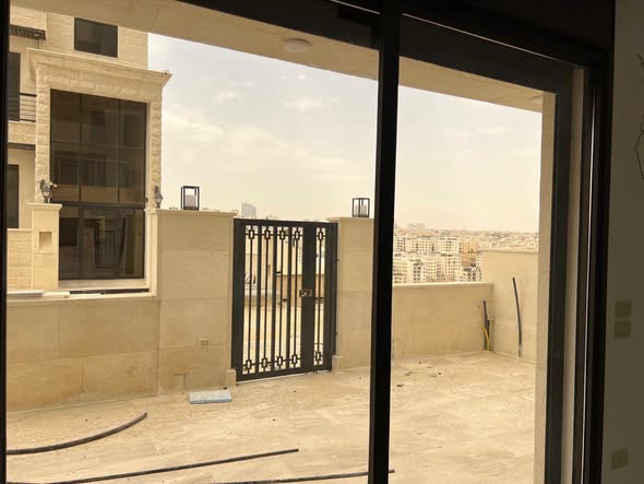 شقة فارغة للإيجار في دير غبار مع ترس وموقف - 2
