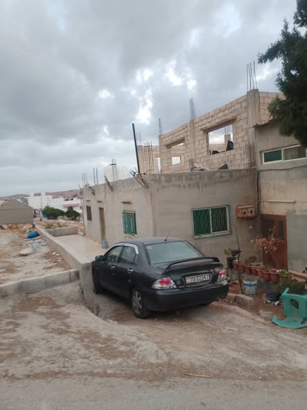 فرصة استثمارية: أرض مع بيت في بلعما