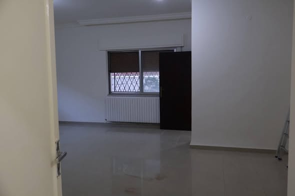 شقة أرضية فاخرة للايجار في الجاردنز