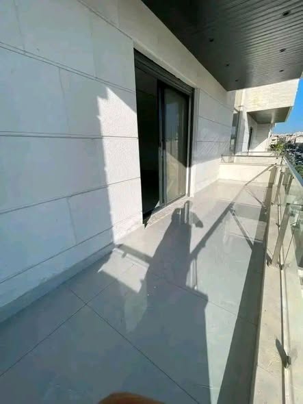 شقة فاخرة للبيع بأجمل مناطق طريق المطار