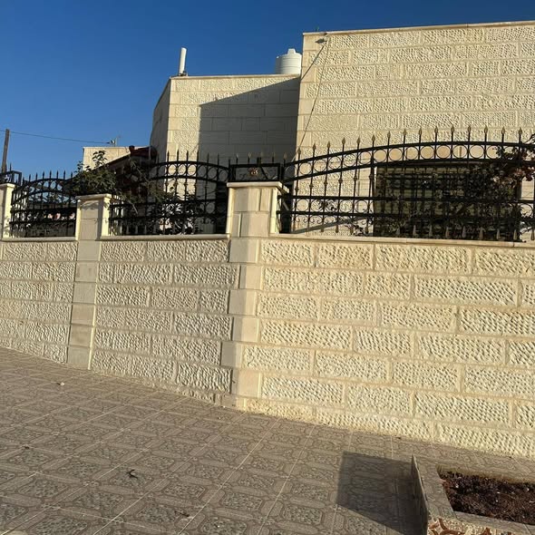 بيت مستقل على شارعين للبيع في ماركا الجنوبية - موقع مميز