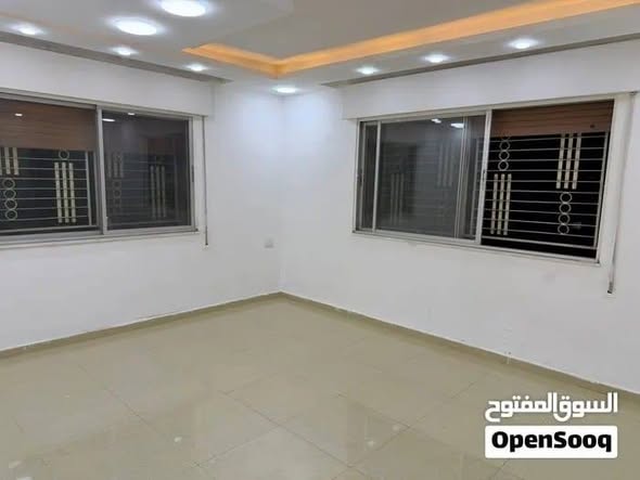 شقة مجددة فارغة للإيجار في شارع الجامعة (الجامعة الأردنية)