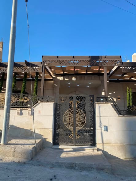 فيلا فاخرة للإيجار في الزرقاء