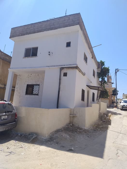 بيت مستقل طابقين للبيع - قرب الجامعة