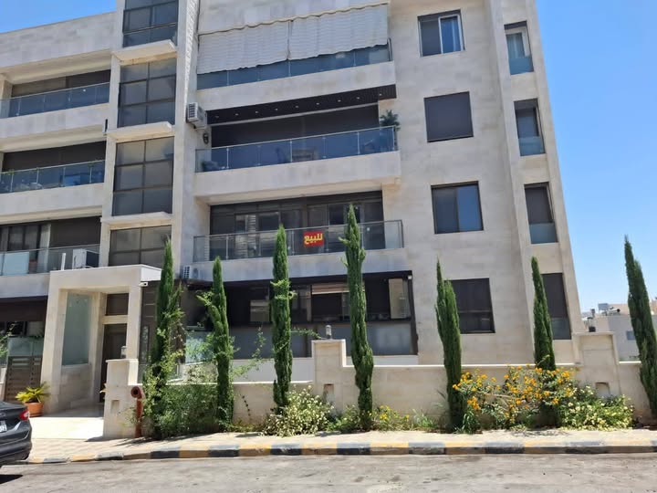 شقة مودرن فاخرة بحديقة خاصة للبيع في إربد