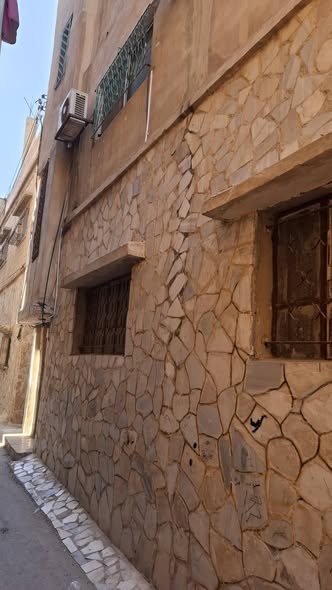 شقة للبيع في حي الأمير محمد بالزرقاء بسعر مغري - 2