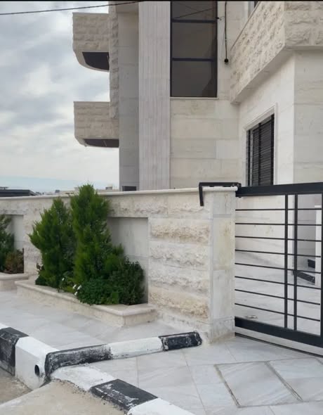 شقة فاخرة للإيجار في إربد بمساحة 200م