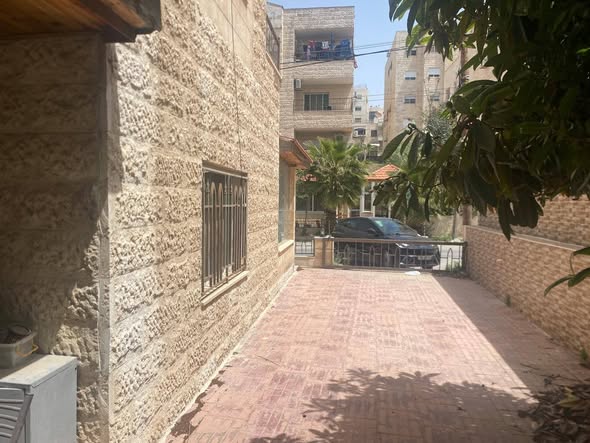 شقة فاخرة في ضاحية الرشيد — تشطيب راقي وعفش كامل