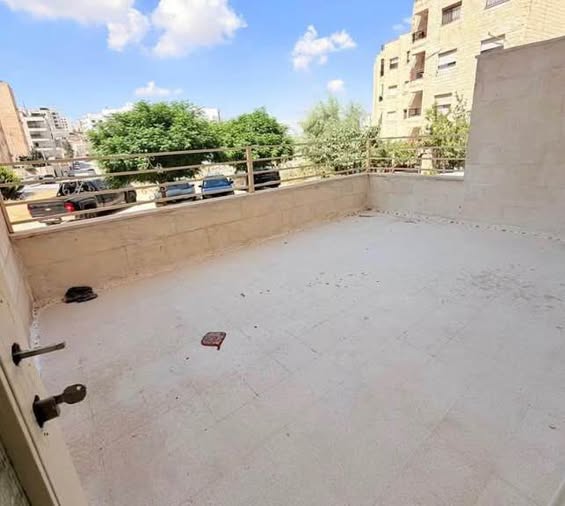 شقة فاخرة طابق أرضي في الجبيهة - فرصة ذهبية