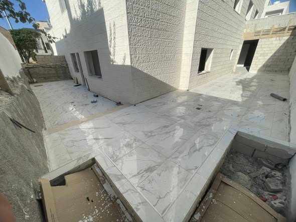 شقة فاخرة شبه أرضية في طبربور