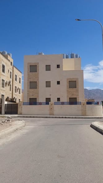 شقة للبيع طابق أرضي في العقبة - موقع مميز - 2