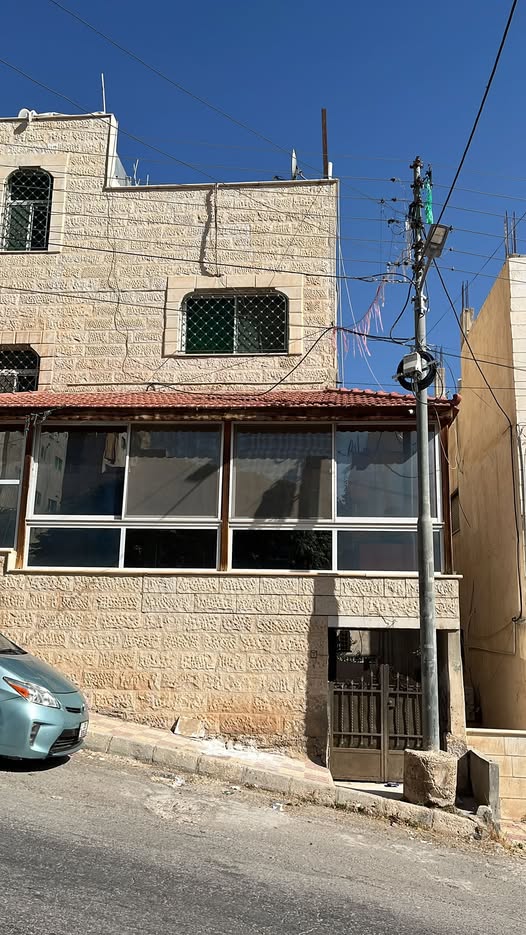 بيت مستقل 3 طوابق للبيع بمواصفات فاخرة
