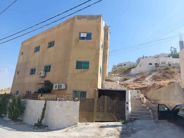 عمارة استثمارية للبيع في القويسمة - تلاع النجار