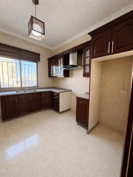 شقة فاخرة للبيع في الجبيهة - طابق ثالث مع مصعد - 3