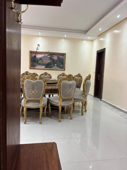 شقة مفروشة فاخرة للايجار في ضاحية الرشيد