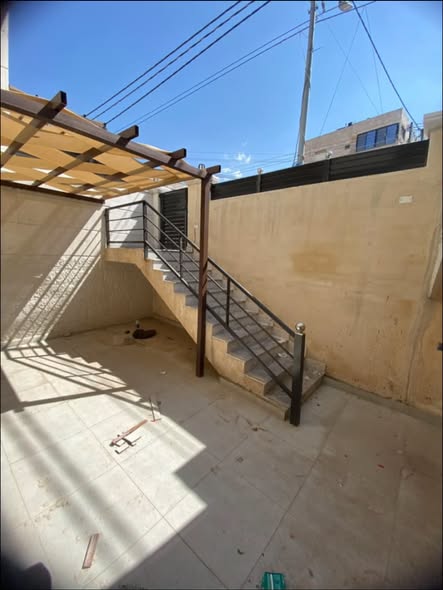 شقة فاخرة مع ساحات خارجية - إيجار شهري 275 دينار - 5