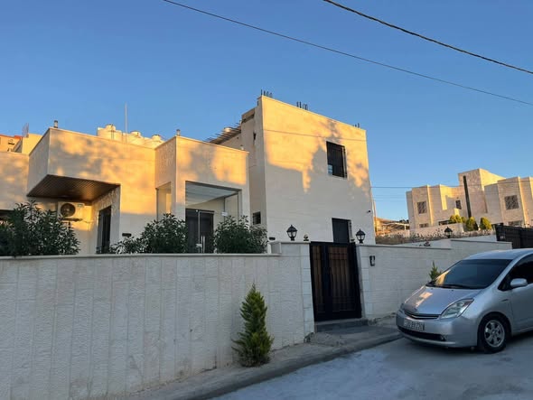 بيت مستقل حديث للبيع في أبو نصير – فرصة سكنية مميزة