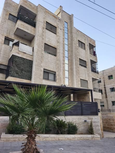 شقة فاخرة للبيع في حي نزال مع إطلالة رائعة
