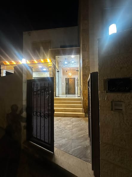 عمارة سكنية فاخرة للبيع - أقرب إلى فيلا مع تسوية وروف - 5
