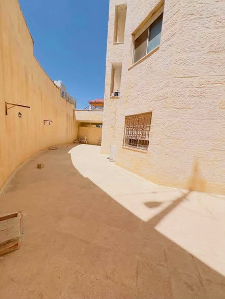 شقة شبه أرضية فاخرة مع حديقة للبيع في تلاع العلي - 2