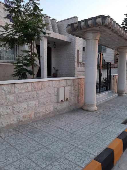 فيلا للبيع في إربد - زبدة فركوح - 3