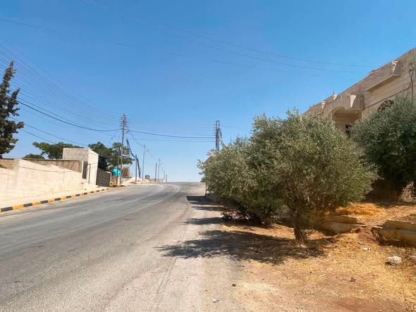 فرصة استثمارية لا تُفوّت منزل طابقين في سحاب سلبود - 3