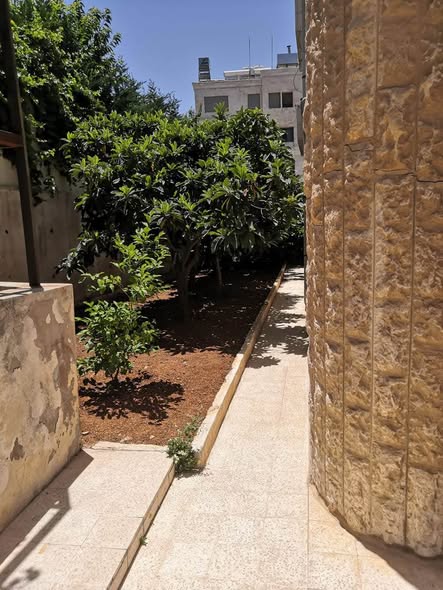 فيلا فاخرة للبيع في أم السماق الشمالي بموقع استثنائي