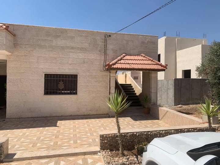 بيت مستقل فاخر للبيع في فوعرا - موقع هادئ وراقي