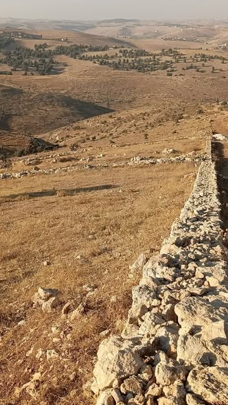 قطعة أرض استثمارية فاخرة للبيع في جرش إطلالة رائعة