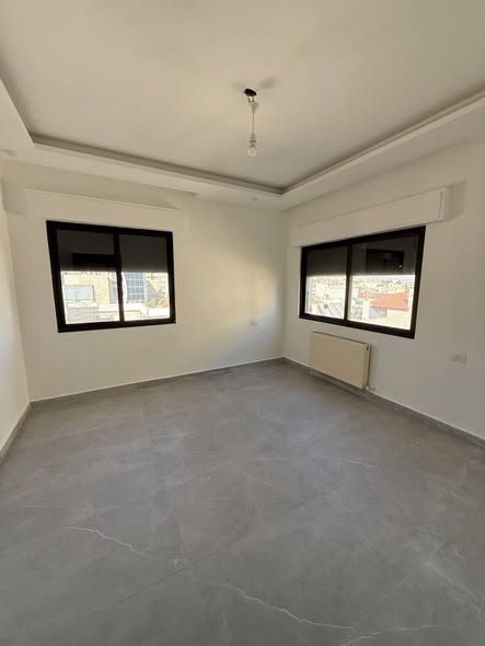 شقة فاخرة مجددة بالكامل للإيجار في عبدون - 3