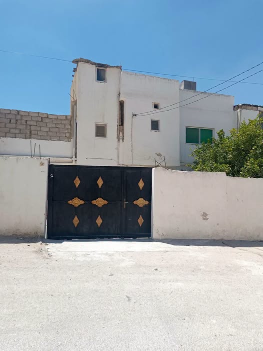 منزل مستقل طابقين للبيع في إربد المغير