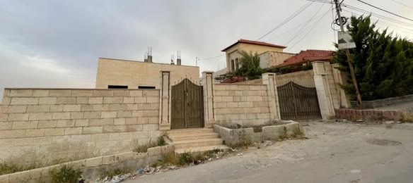 منزل مستقل فاخر في حي الجنينية - الزرقاء