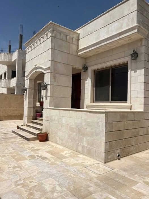 بيت مستقل فاخر للبيع في اليادودة