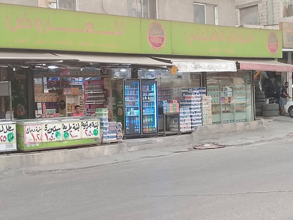 محل واجهة 4 أبواب للبيع - موقع حيوي - 2