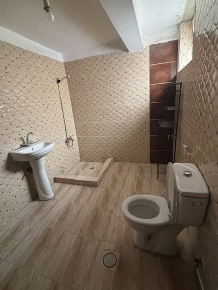 شقة فارغة للايجار في طبربور - 4