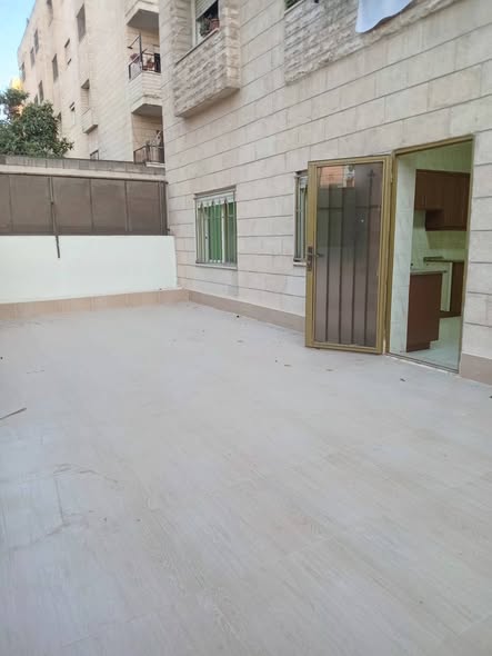 شقة فاخرة للبيع في صويلح مع حديقة خاصة