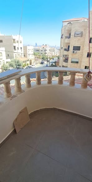 شقة فاخرة للبيع في الياسمين