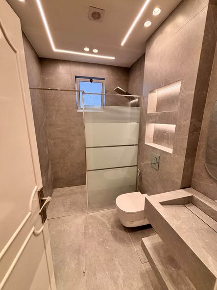 شقة واسعة مميزة للايجار في الرابية