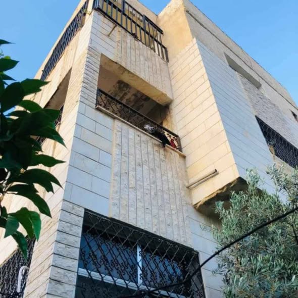 بيت طابقين بمساحة 800م في بني كنانة