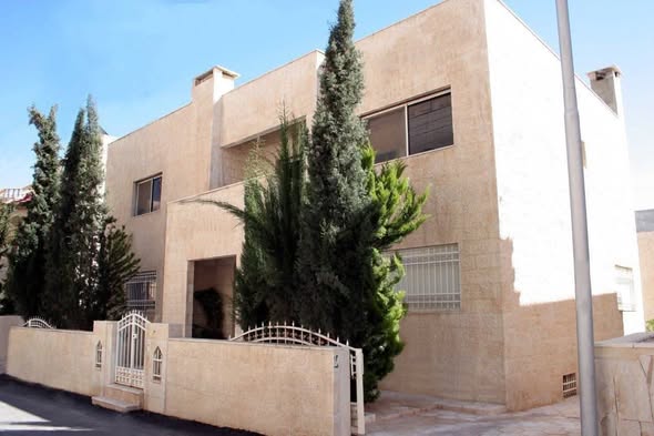 فيلا وشقة استثمارية فاخرة في ضاحية الرشيد