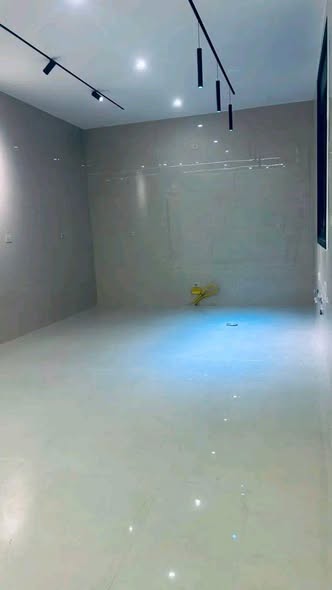 شقة فاخرة للبيع بروف في طريق المطار - 3