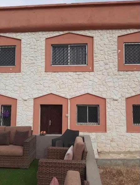 مزرعة فاخرة مع بيت للبيع في القنية - استثمر في الطبيعة - 2