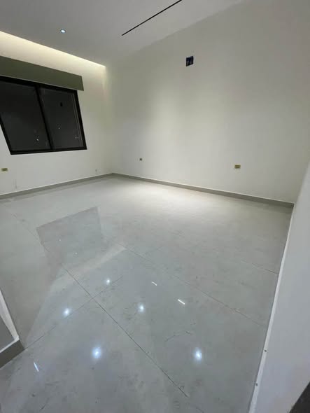 شقة فاخرة للبيع – طريق المطار 160م² - 2