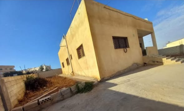 بيت مستقل للبيع في جاوا - الحي الشرقي بسعر مميز