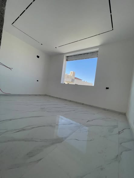 شقة فاخرة للبيع في طبربور – طابق ثاني - 2