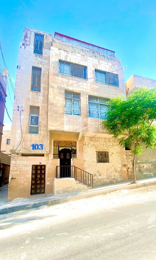 عمارة لقطة للبيع في الزرقاء - حي الحاووز