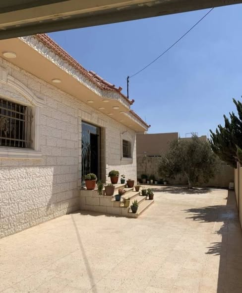 بيت فاخر للبيع بحجر الواجهة والمساحة الكبيرة - 2