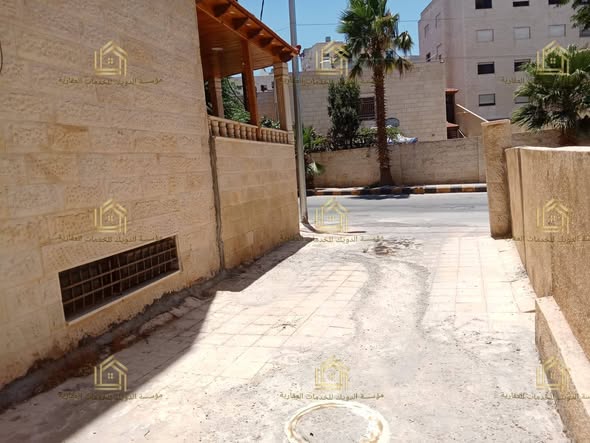 شقة شبه أرضية للإيجار في طبربور